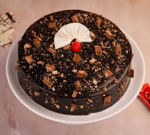 Eggless Kitkat Cake