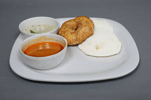 Idli [2 Pieces] And Vada [1 Piece]