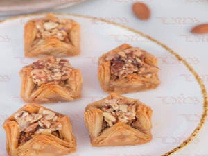 Mix Dry Fruits Pyramid