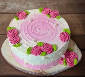 Sweet Strawberry Treat Cake (350 Gms)