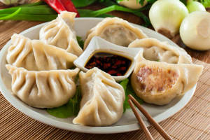Classic Chicken Steam Momos (6 Pcs)