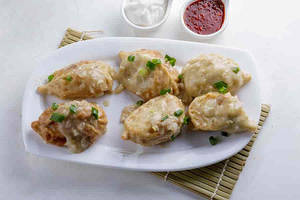 Veg Butter Garlic Momos [6 Pieces]