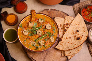 Rara Chicken 1pcs With Butter Tandoori Roti / Butter Naan