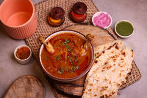 Chicken Curry 1pcs  With Butter Tandoori Roti / Butter Naan