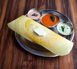 Cheese schezwan dosa