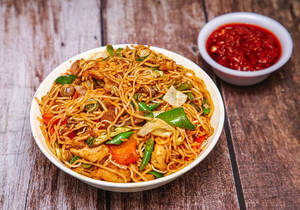 Changs Favourite Noodles Chicken