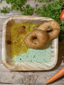 Crispy Double Vada With Thick Sambhar