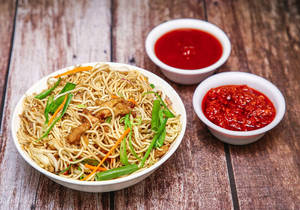 Hakka Noodles Chicken