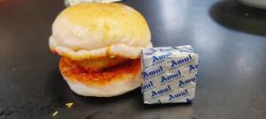 Butter vada pav