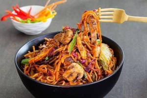 Mushroom Schezwan Noodles