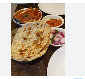 Butter Chicken With 2 Lachha Paratha