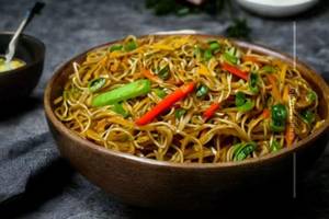 Hakka Noodles [Veg]
