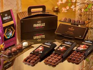 Elegant Gift Hamper- Assorted Handcrafted Chocolate Gift