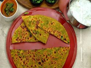 Achari Aloo Parantha                     