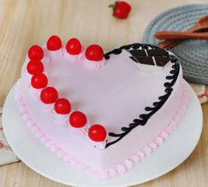 Strawberry Heart Shape Cake 675 Gms (With Egg)