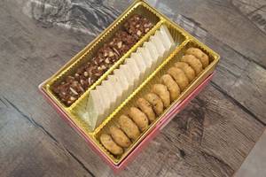 Kaju Burfi with Dhoda Burfi and Methi Mathri [400 g]