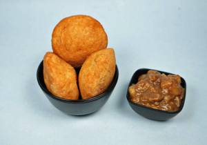 Bada Khasta with Dum Aloo
