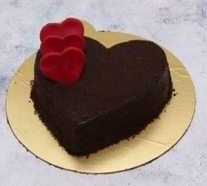 Chocolate mud heart cake
