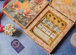 Floral Design Sweet Box (small)
