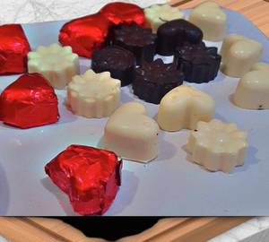 Dry fruit chocolate 5 pcs with heart shape box pack...