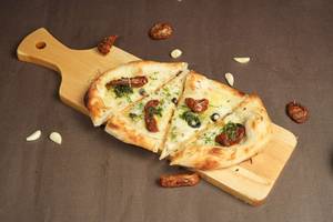 Pesto & Sun Dried Tomatoes Garlic Bread