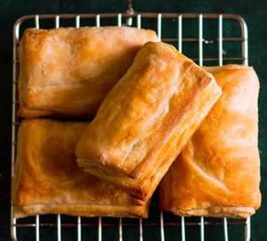 Veg puff [per piece]
