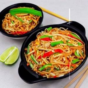 Easy Pad Thai Noodles  [Non Veg]