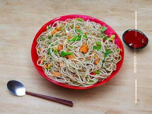Chicken hakka noodles                
