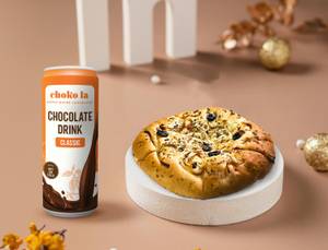 Stuffed Mozzarella Bread +Beverage