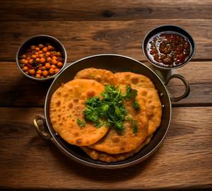 Chole With8 Dal Kachori