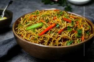Veg hakka noodles