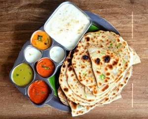 Lachha Paneer Paratha