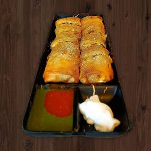 Half noodles spring roll