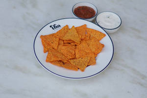 Nacho With Salsa Dip & Sour Cream