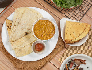 Chicken Bharta + 2 Rumali Roti + Papad + Gulab Jamun