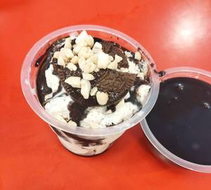 Crunchy Oreo Sundae