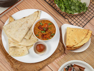Chicken Tikka Masala + 2 Rumali Roti + Papad + Gulab Jamun