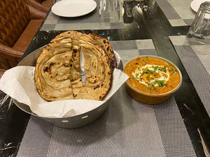 Handi Paneer With 2 Lachha Paratha