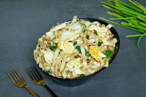 Egg Hakka Flat Noodles