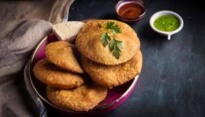 Jodhpuri Onion Kachori [4 Pieces]