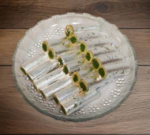 Kaju Pista Roll