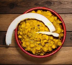 Cholar Dal Narkel Diye