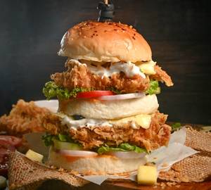 Atti Spl Crispy Chicken & Cheese Monster Burger