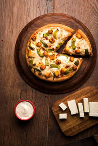 Kadai Paneer Pizza