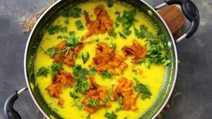 Kadhi pakoda