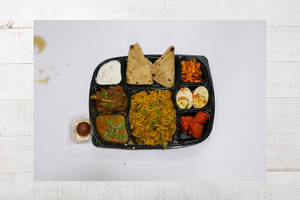 Delux Chicken Thali