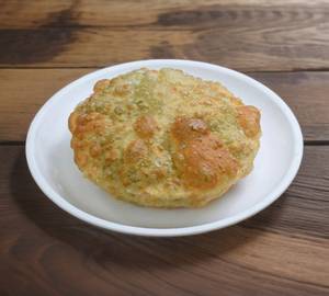 Koraisutir kochuri [ 1 piece ]