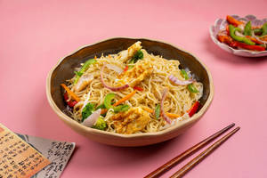 Egg Hakka Noodles ( Auntie's Special)