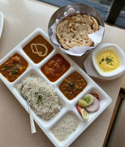Veg Executive Dal Makhani Thali