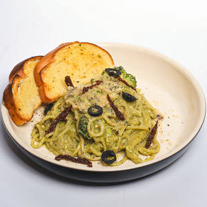 Pesto And Creamy Mushrooms Pasta
